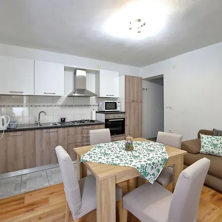 Doris Apartment