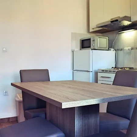 Doris Apartment